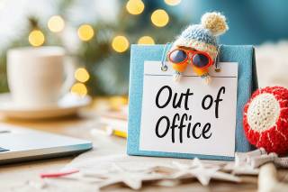 Foto: Schild: Out of Office
