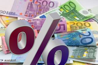 Foto: Euro-Scheine und Prozentzeichen